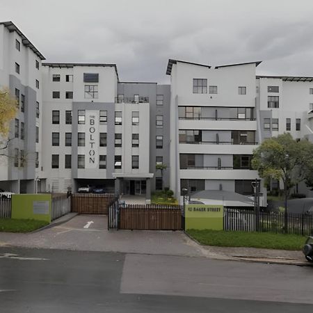 Lovely Rosebank 1-Bedroom Condo With Pool & Cinema Johannesburg Eksteriør billede