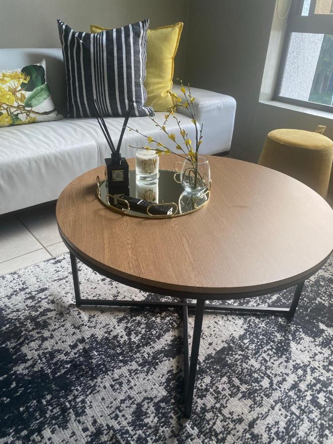 Lovely Rosebank 1-Bedroom Condo With Pool & Cinema Johannesburg Eksteriør billede