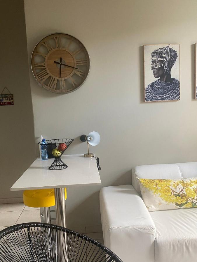 Lovely Rosebank 1-Bedroom Condo With Pool & Cinema Johannesburg Eksteriør billede