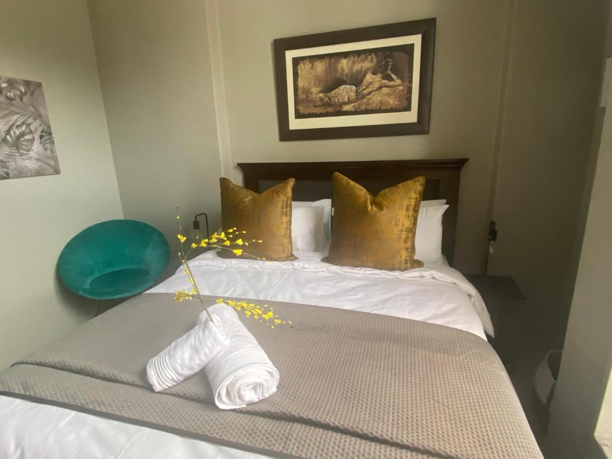 Lovely Rosebank 1-Bedroom Condo With Pool & Cinema Johannesburg Eksteriør billede