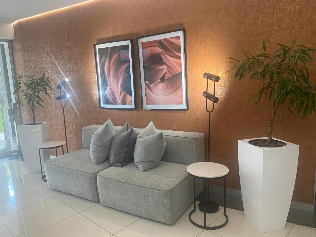Lovely Rosebank 1-Bedroom Condo With Pool & Cinema Johannesburg Eksteriør billede